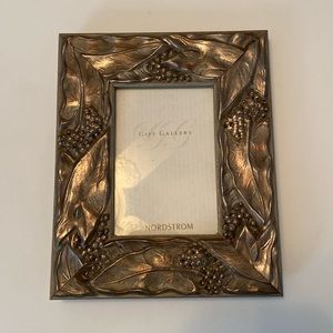 Nordstrom Carved Wood 3 1/3 x 5 Picture Frame EUC